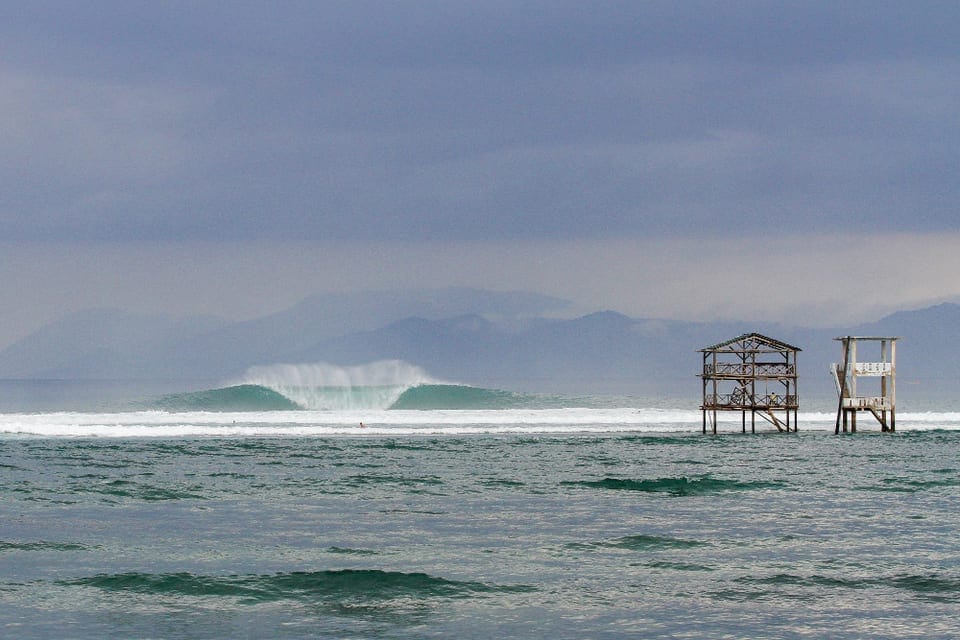 surfing Indonesia