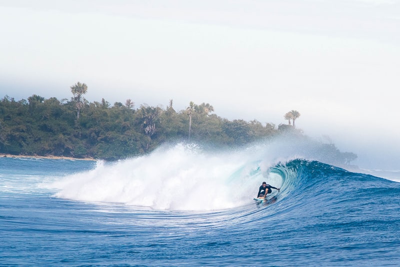 surfing Indonesia